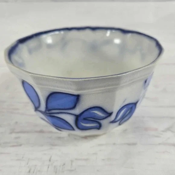 Vintage Blue Floral‎ Octagonal Ceramic Bowl Dish - Unmarked 5.5 inch wide - Picture 3 of 7